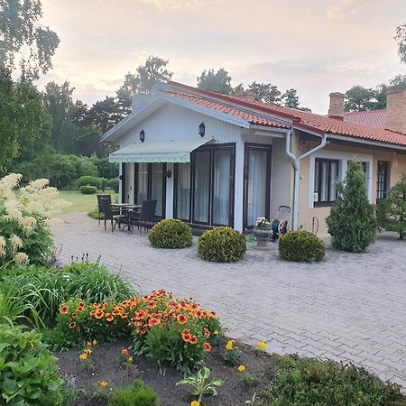 Villa Leonardo Вентспилс Экстерьер фото